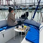 Bacus - Your Floating Hideaway In 보트호텔 리스본