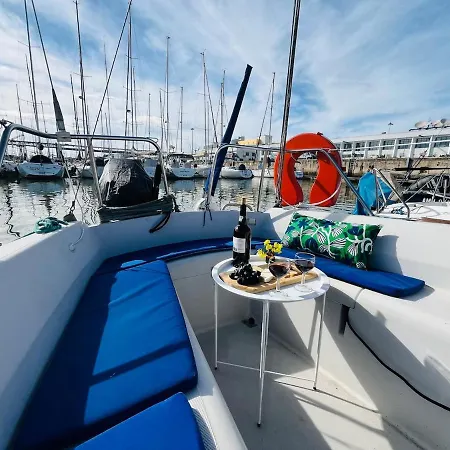 Bacus - Your Floating Hideaway In * Lisbon