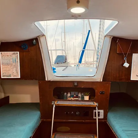 Bacus - Your Floating Hideaway In * Lissabon