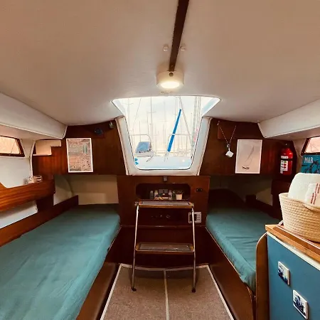 Bacus - Your Floating Hideaway In * 리스본