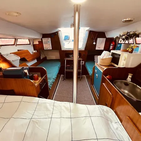 Bacus - Your Floating Hideaway In