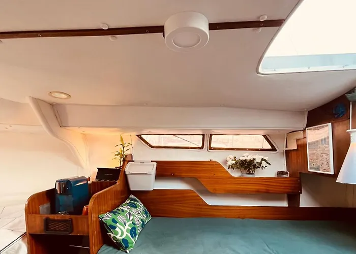 Bacus - Your Floating Hideaway In Lissabon