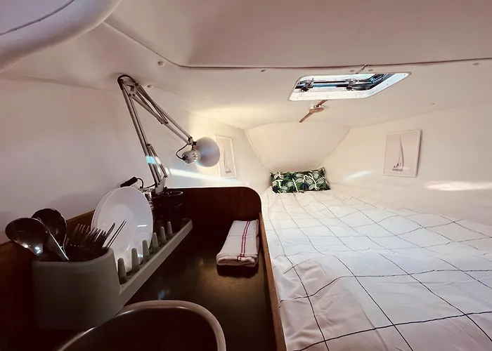 Bacus - Your Floating Hideaway In Lisboa