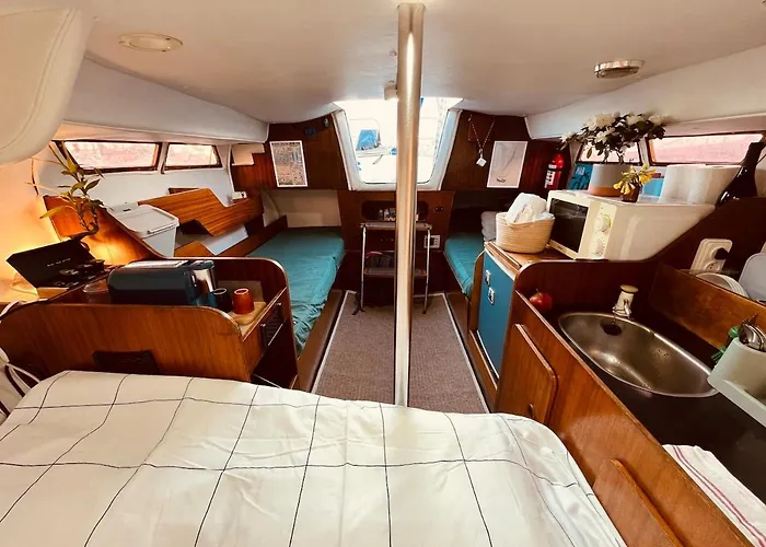 Bacus - Your Floating Hideaway In