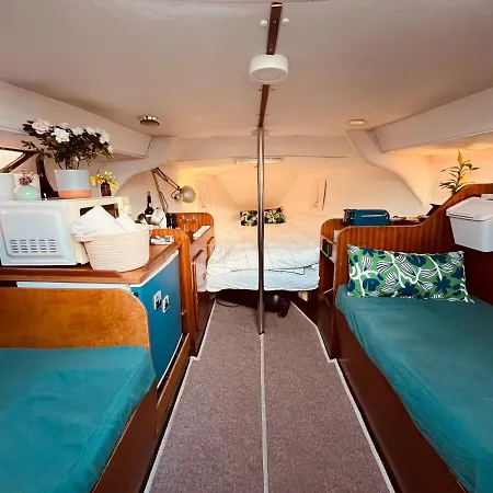 Hotel en barco Bacus - Your Floating Hideaway In Lisboa